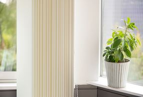 Miljöbild på gardiner i ett uterum