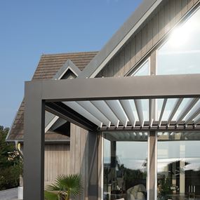 Modern och praktisk Pergola i lackerad aluminium