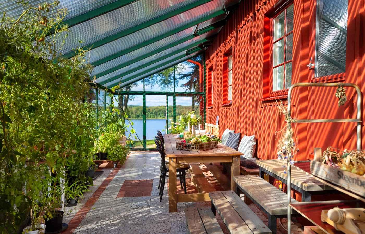 Växthus mot vägg