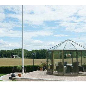 12-kantiga Rondo växthus/lusthus ger ett nätt och luftigt intryck.