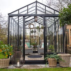 Miljöbild på växthus i höstmiljö