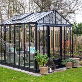 Miljöbild på växthus i höstmiljö