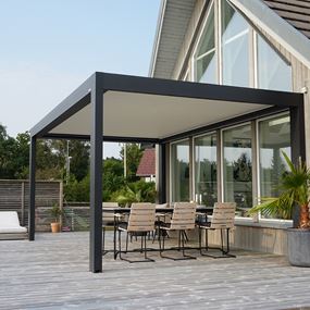 Modern och praktisk Pergola i lackerad aluminium