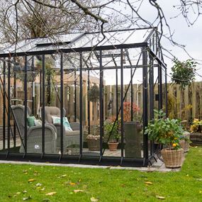 Miljöbild på växthus i höstmiljö