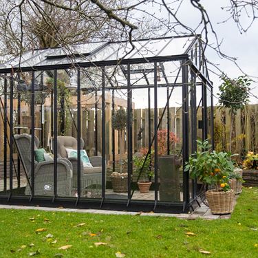 Miljöbild på växthus i höstmiljö